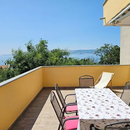 Fuer 6 Personen- 150m Vom Entfernt By Interhome Novi Vinodolski