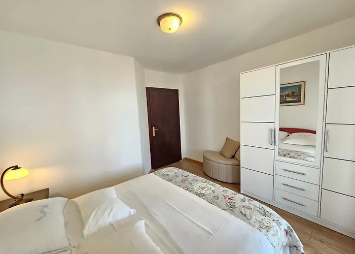 Fuer 6 Personen- 150m Vom Entfernt By Interhome *